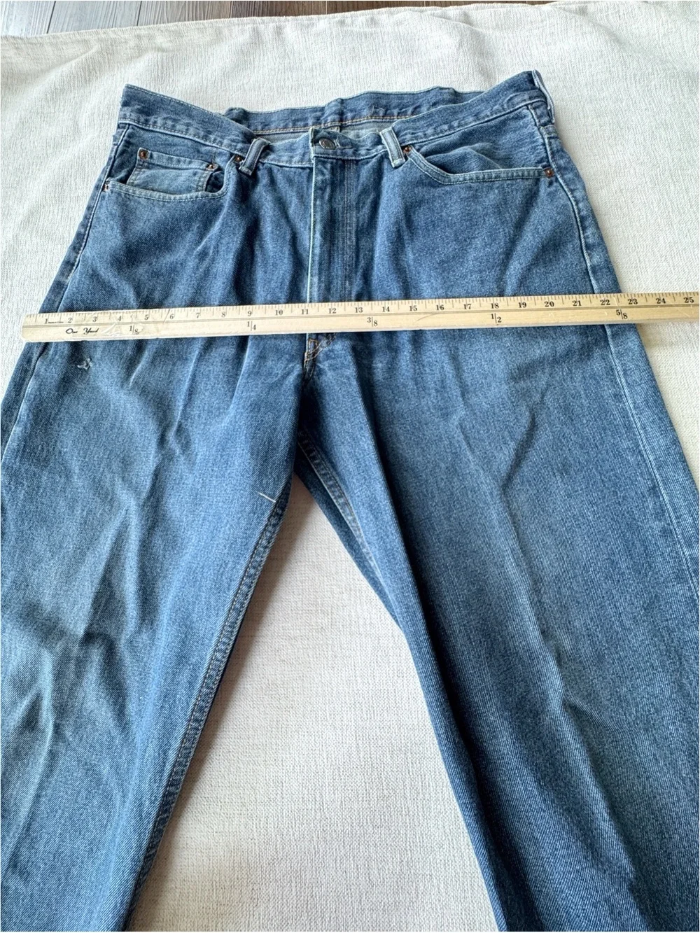Levi's Men's 38x34 Classic 550 Regular Fit Jeans - in blue